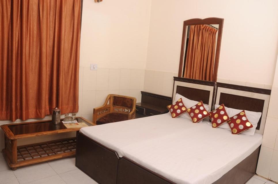 Hotel Surya Palace Chandīgarh Eksteriør bilde