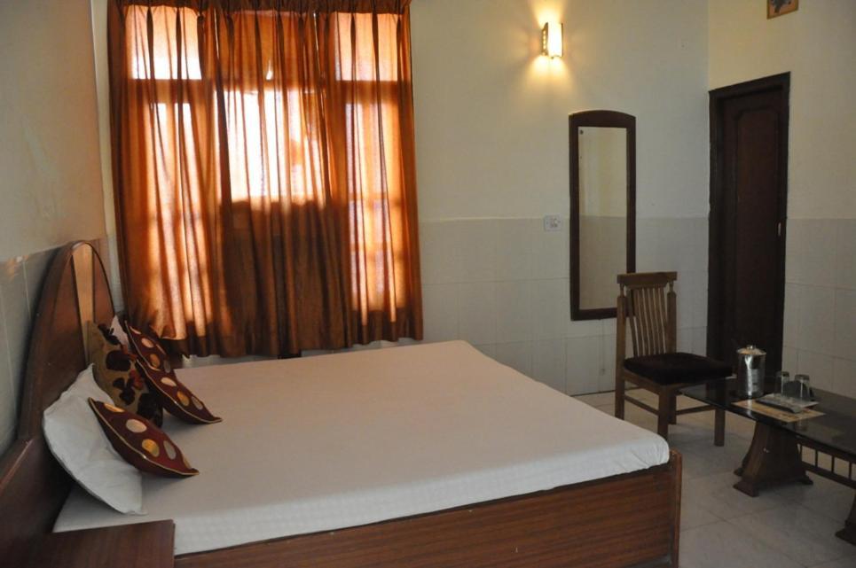 Hotel Surya Palace Chandīgarh Eksteriør bilde